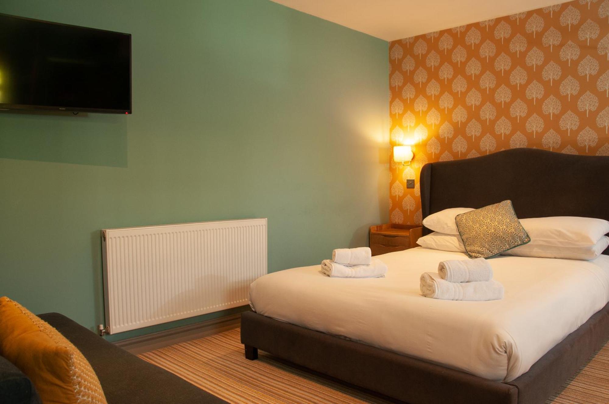 Bed and Breakfast The Cowdray Arms Worth  Exterior foto