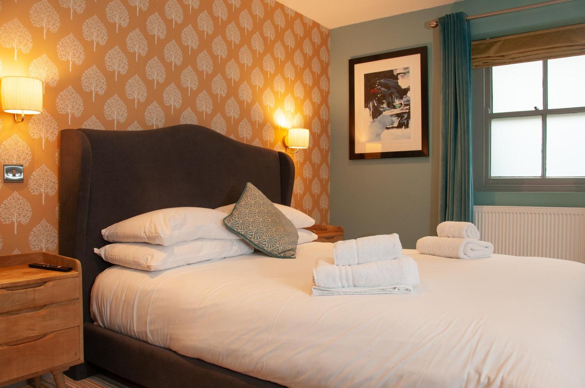 Bed and Breakfast The Cowdray Arms Worth  Exterior foto