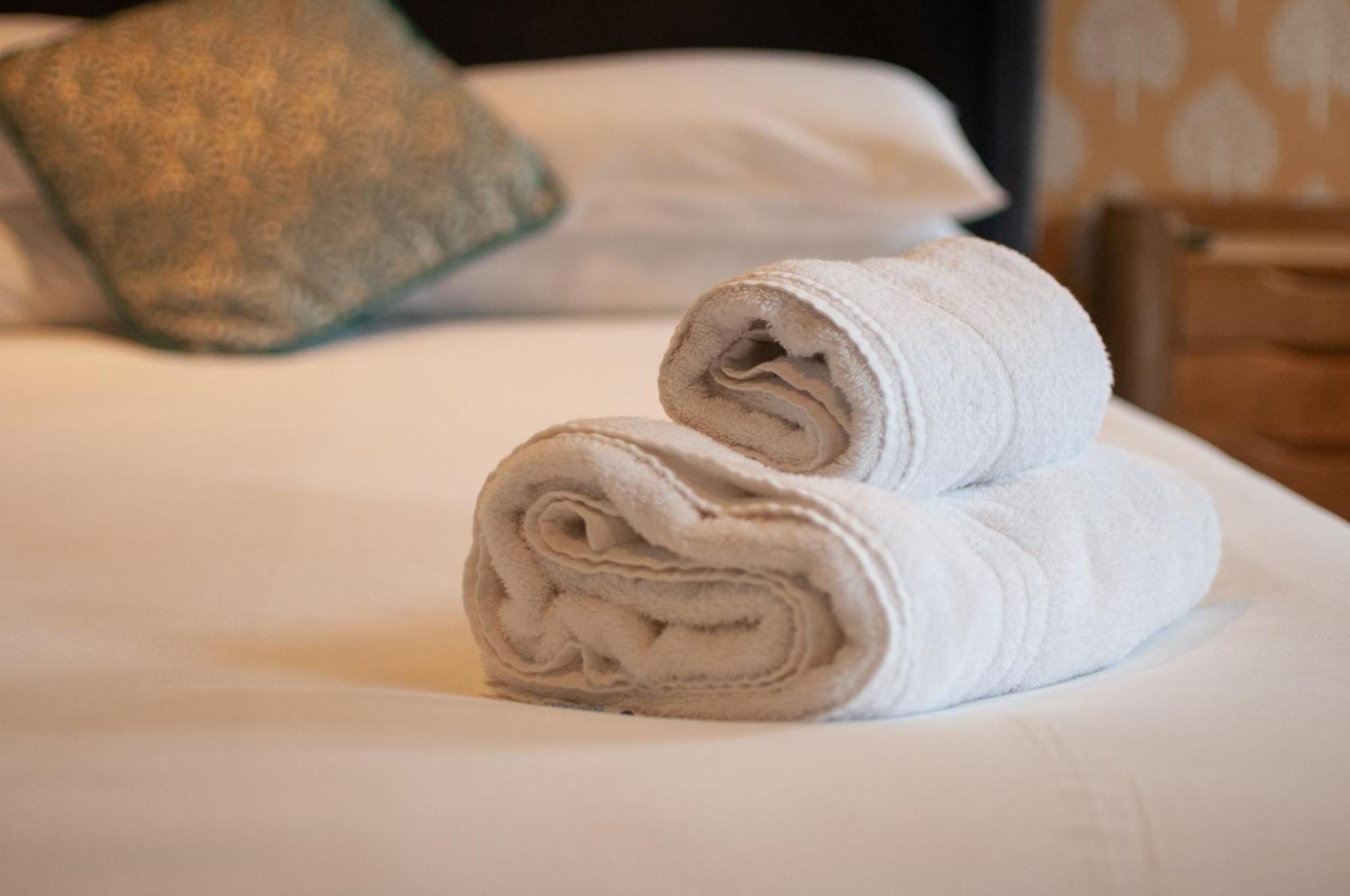 Bed and Breakfast The Cowdray Arms Worth  Exterior foto
