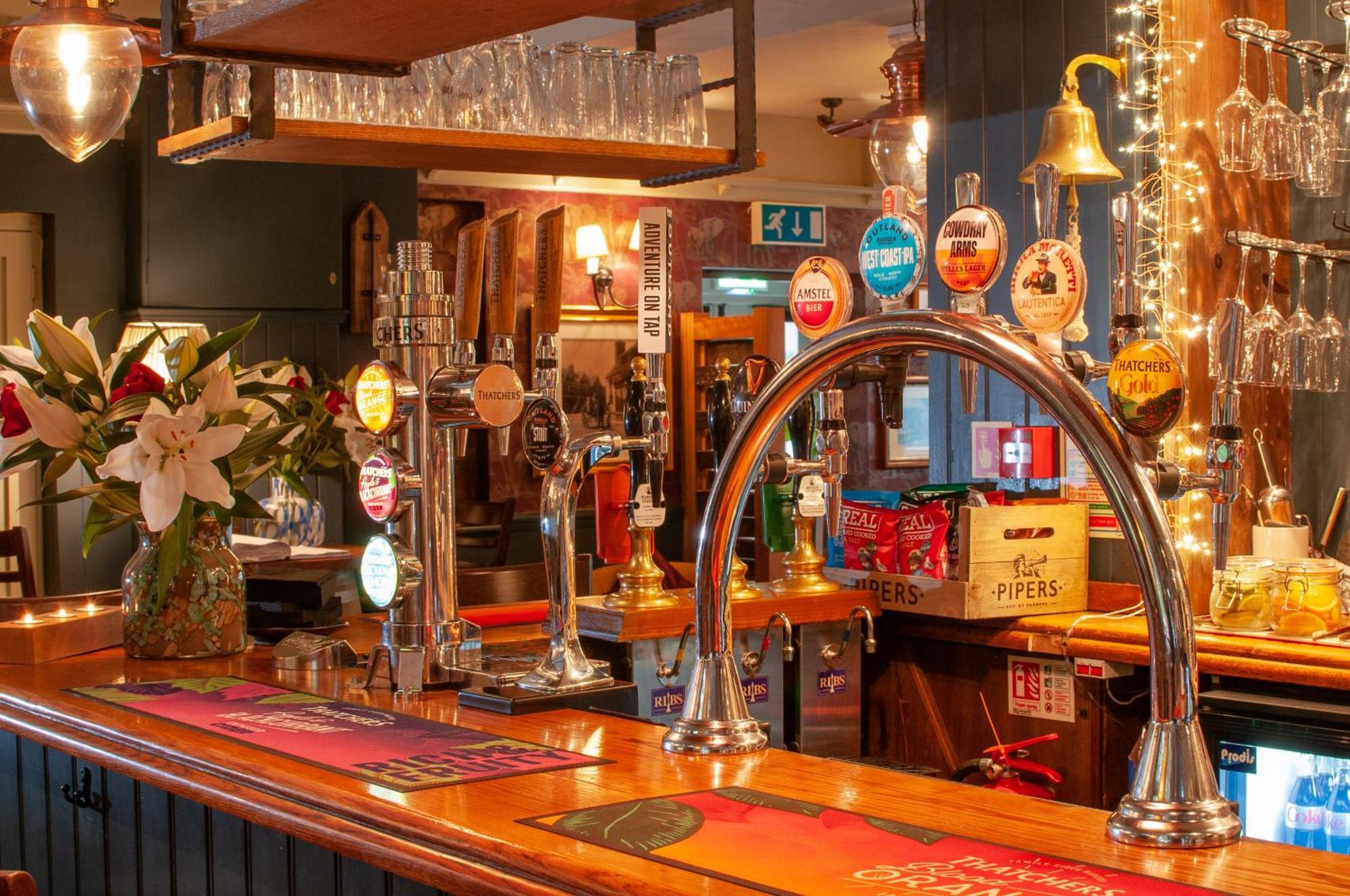 Bed and Breakfast The Cowdray Arms Worth  Exterior foto